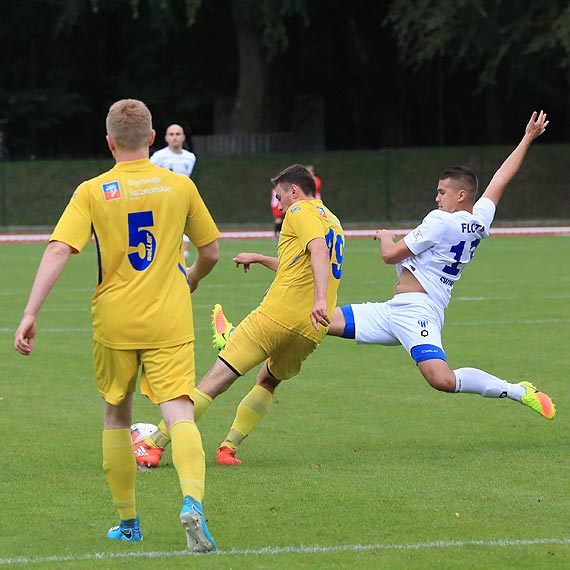  Rutyna przegraa z modoci.   Flota - Stal Szczecin 1-3 (0-2) 