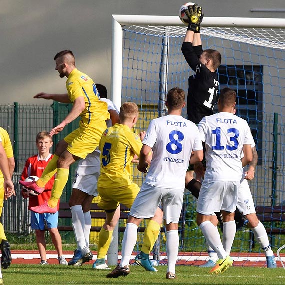  Rutyna przegraa z modoci.   Flota - Stal Szczecin 1-3 (0-2) 