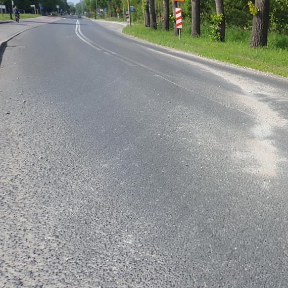 Rozsypany piasek jest zagroeniem dla motocyklistw