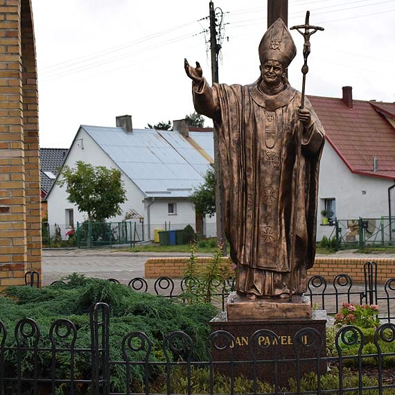 Kolejny pomnik papiea Jana Pawa II w winoujciu. Wbrew woli papiea?!