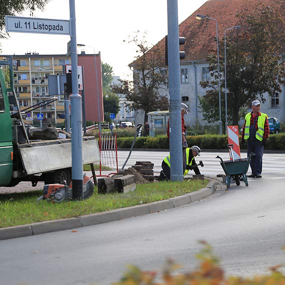 Rowerzystom bdzie atwiej jedzi po winoujciu. Drogowcy wzili si za obnianie krawnikw