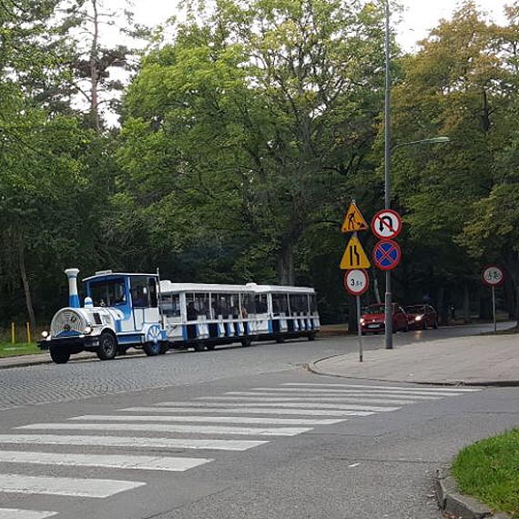 Czytelnik: Kolejk turystyczn nie obowizuj adne zakazy?