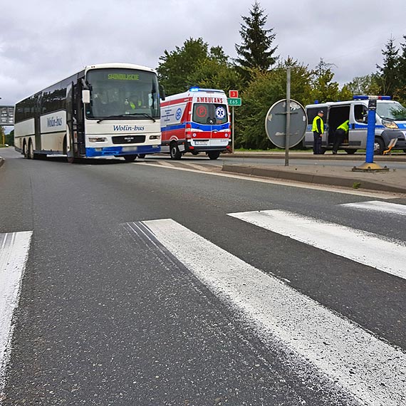 wiadkowie: Pieszy wyszed prosto pod nadjedajcy autobus