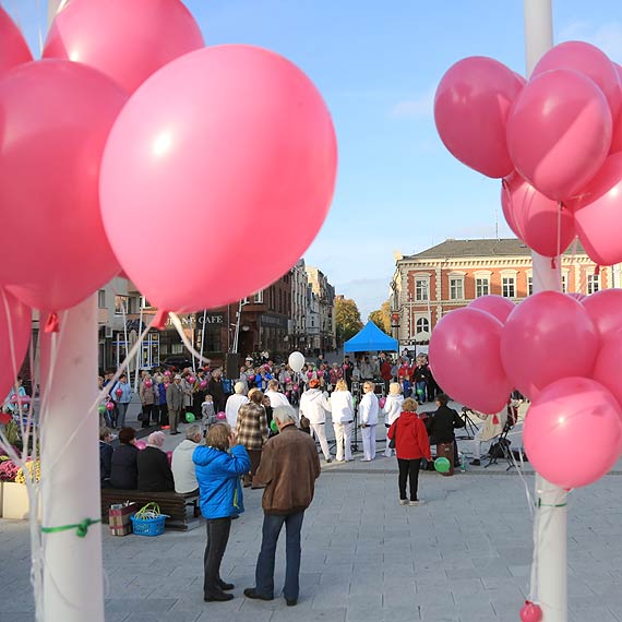 Oglnopolski Miesic walki z rakiem winoujskie Amazonki witoway na Placu Wolnoci 