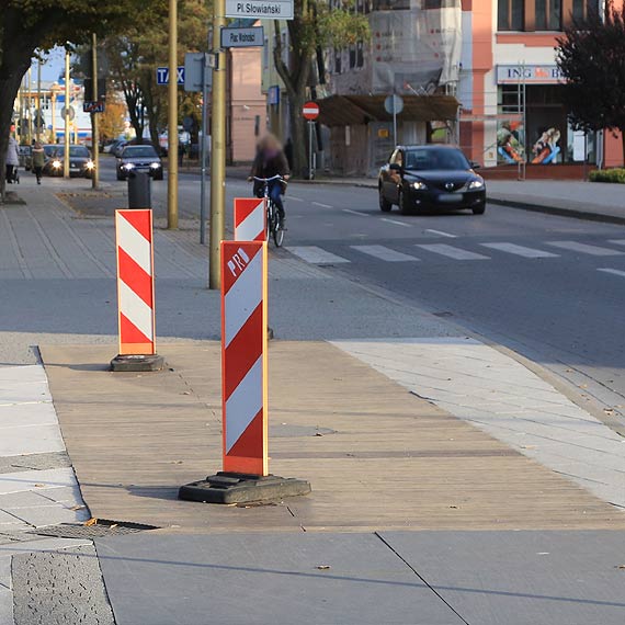Jak dugo jeszcze Plac Wolnoci bd zdobi supki? Miasto czeka na dostaw nowych desek... 
