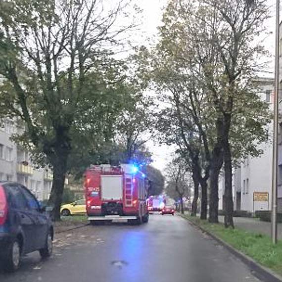 Starsza kobieta potrzebowaa natychmiastowej pomocy! Wezwano pogotowie ratunkowe i straakw!