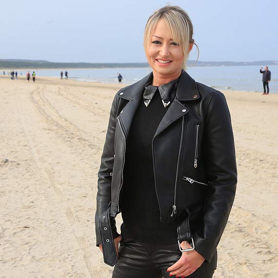 Justyna Sawicka, finalistka programu Must Be The Music w winoujciu! Artystka podpisaa kontrakt z producentami muzycznymi Zary Larsson i Pink! Zobacz film!