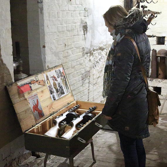 Ćwierć wieku temu ostatnie oddziały Armii byłego ZSRR opuściły Świnoujście. Pamiątki po sowieckich żołnierzach pokazała w sobotę remiza artyleryjska przy ul. Jachtowej. Zobacz film!