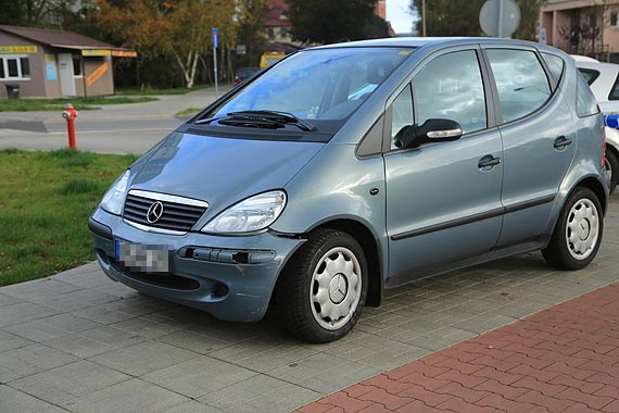 Mercedes uderzy w przejedajcy skuter