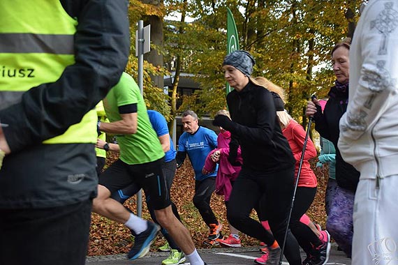 Zawodnicy 69. parkrun  wesoo powitali poranek