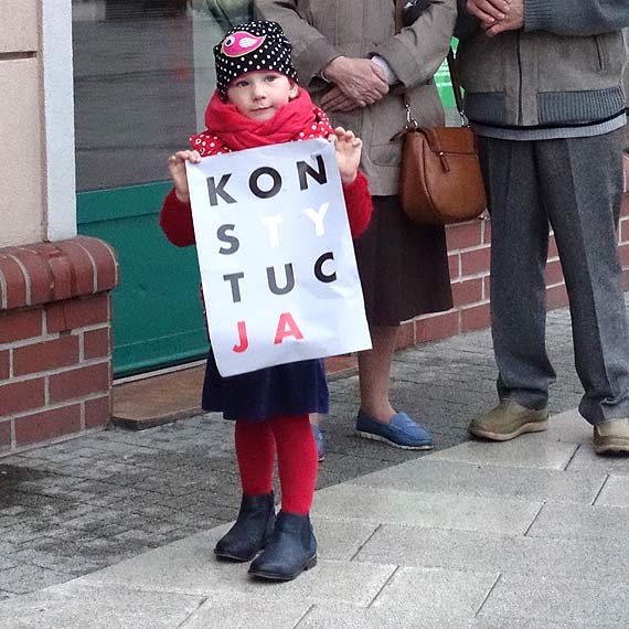 Spotkali si by broni Konstytucji RP i uczcili pami mczyzny, ktry podpali si w Warszawie 
