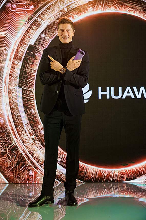 Robert Lewandowski i Huawei Mate 10 Pro –  premiera mistrzowskiego duetu  