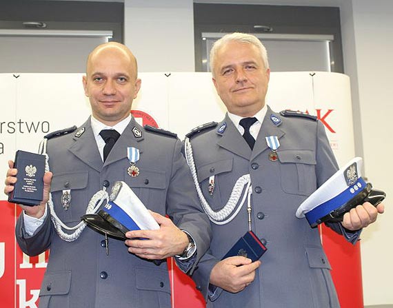 Pomaganie – maj to we krwi! Zaszczytne wyrnienie dla policjantw 