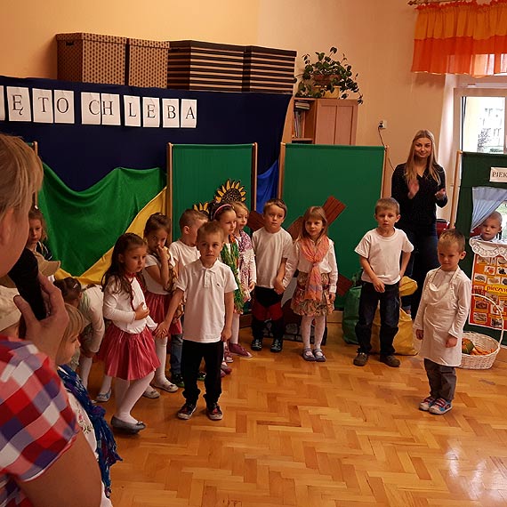„Od ziarenka do bochenka” - Święto Chleba w przedszkolu nr 5
