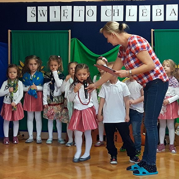„Od ziarenka do bochenka” - Święto Chleba w przedszkolu nr 5