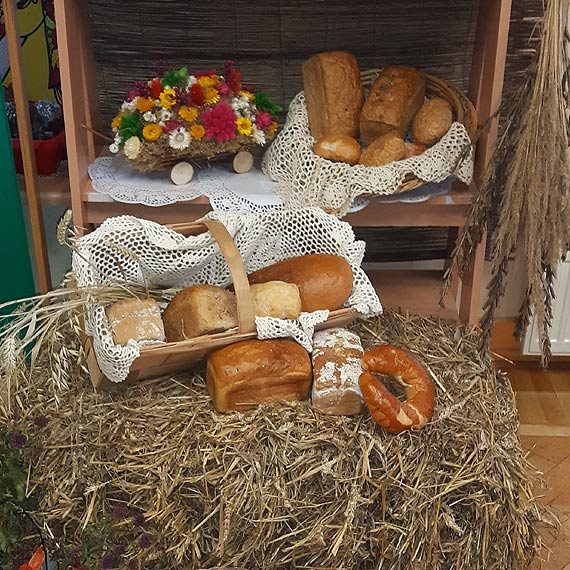 „Od ziarenka do bochenka” - Święto Chleba w przedszkolu nr 5