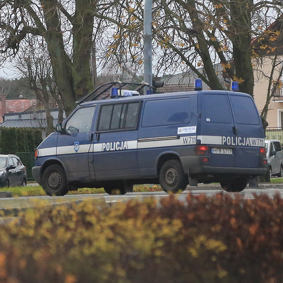 Z narkotykami w kieszeni kierowa samochodem po ich zayciu i bez uprawnie