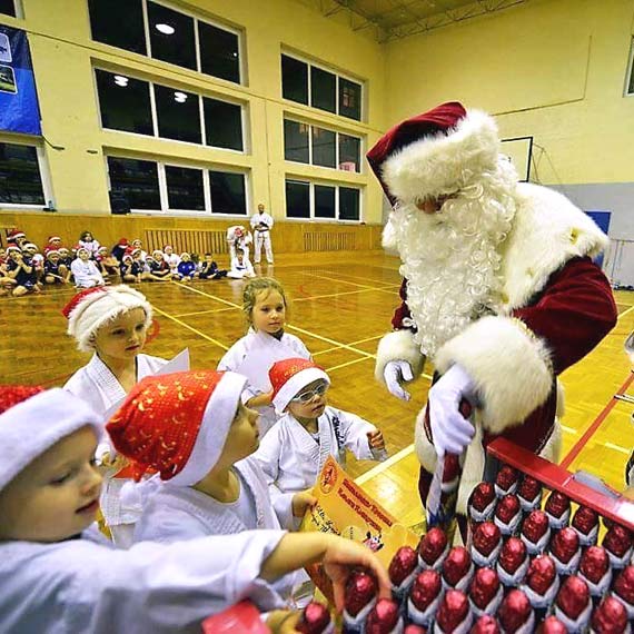 Sportowy Mikoaj u karatekw