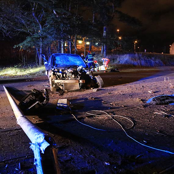 Zakręt śmierci na Karsiborskiej - dwóch pasażerów w bardzo ciężkim stanie