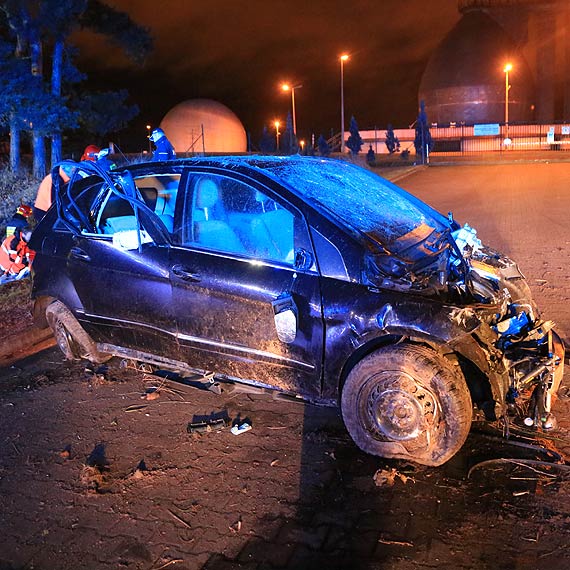 Zakręt śmierci na Karsiborskiej - dwóch pasażerów w bardzo ciężkim stanie