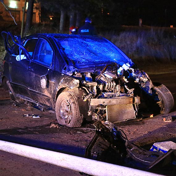 Przegra walk o ycie - nie udao si uratowa jednego z pasaerw rozbitego mercedesa