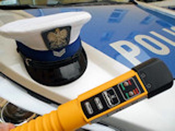 Policjanci zatrzymali nietrzew kierujca. Wynik: 2,5 promila