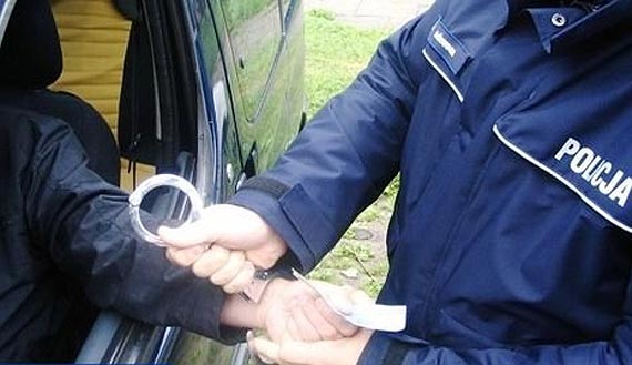 wiadkowie zabrali kluczyki pijanemu kierowcy