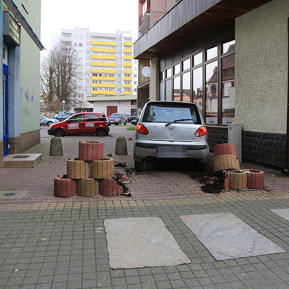 Szalecza ucieczka kierowcy matiza przed policj! 22- latek o may wos nie rozjecha 3 - osobowej rodziny z dzieckiem!