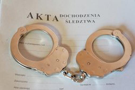 Kierowa samochodem, lekcewac trzy sdowe zakazy