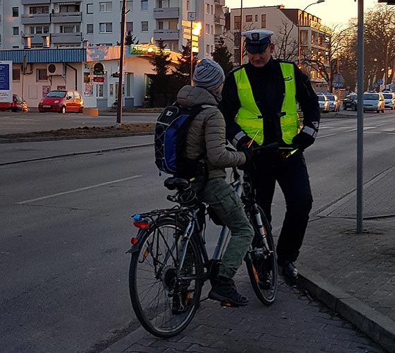 Świnoujscy policjanci dbają o bezpieczeństwo pieszych i rowerzystów