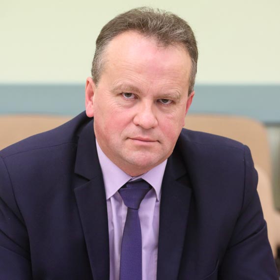 Radny o ostatnich wycinkach: niezwocznie wystpi do Zachodniopomorskiego Wojewdzkiego Konserwatora Zabytkw w Szczecinie o podanie powodw wydanego pozwolenia. Grozi nam betonowa pustynia!