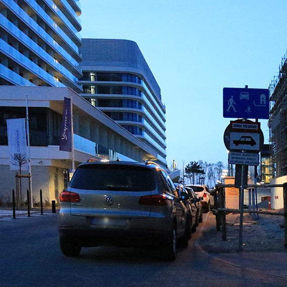  Zamiast parkingw - interwencje policjantw. Jak radzimy sobie z brakiem miejsc postojowych?