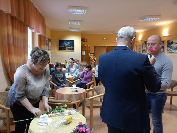 Z okazji wita Kobiet MDK Warszw zaprezentowa  wystaw Bronisawa Pietkiewicza oraz koncert 