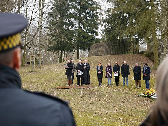 Rocznic nalotu na winoujcie wspominali uczestnicy spotkania na cmentarzu wojennym w Kamminke. Gocie cmentarza wojennego Golm korzystaj ju z elektronicznego przewodnika!