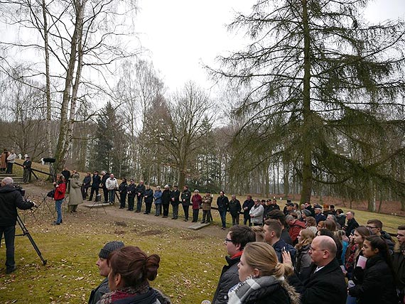 Rocznic nalotu na winoujcie wspominali uczestnicy spotkania na cmentarzu wojennym w Kamminke. Gocie cmentarza wojennego Golm korzystaj ju z elektronicznego przewodnika!