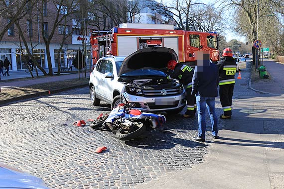 Czoowe zderzenie samochodu z motocyklist!