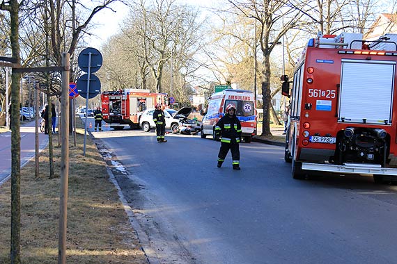 Czoowe zderzenie samochodu z motocyklist!