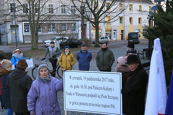 Ruch Obywatelski „Szary czowiek” kontynuuje protest w winoujciu