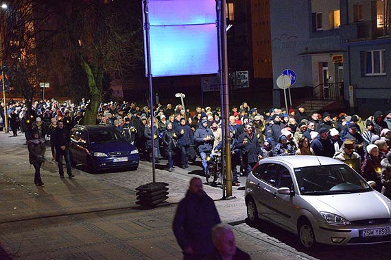 Setki winoujcian uczestniczyy w drodze krzyowej ulicami miasta