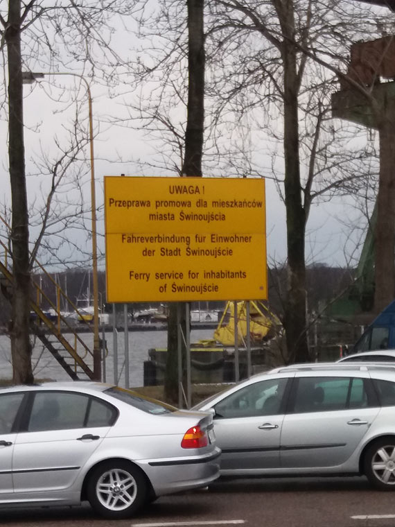 Samochód z norweską rejestracją został wpuszczony na prom Bielik. Czytelnik pyta, dlaczego?