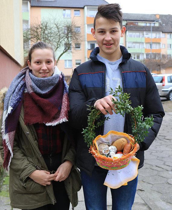 Od rana święcimy pokarmy na wielkanocny stół