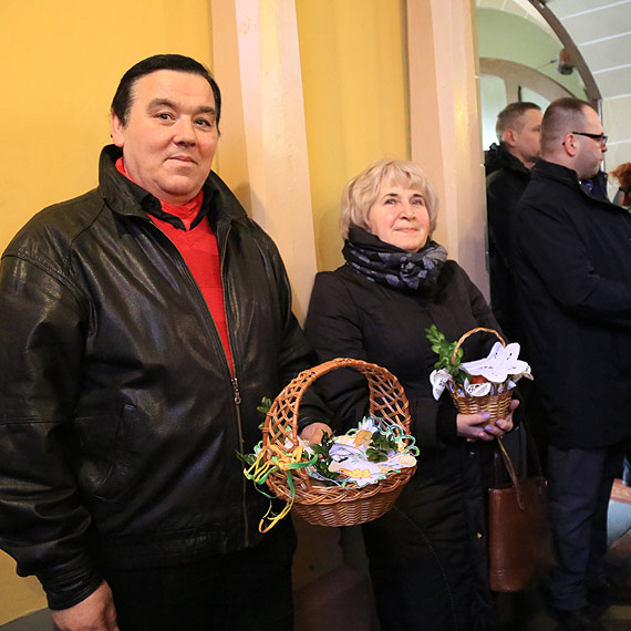 Od rana święcimy pokarmy na wielkanocny stół