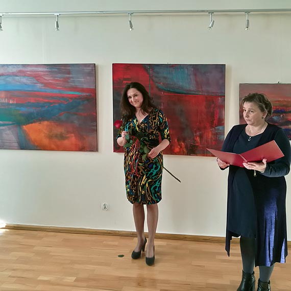 Malarstwo Anny Nesteruk - urzekająca wystawa malarstwa otwarta w bibliotecznej galerii