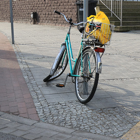 Rowerzysta został uderzony przez samochód - winny kierowca