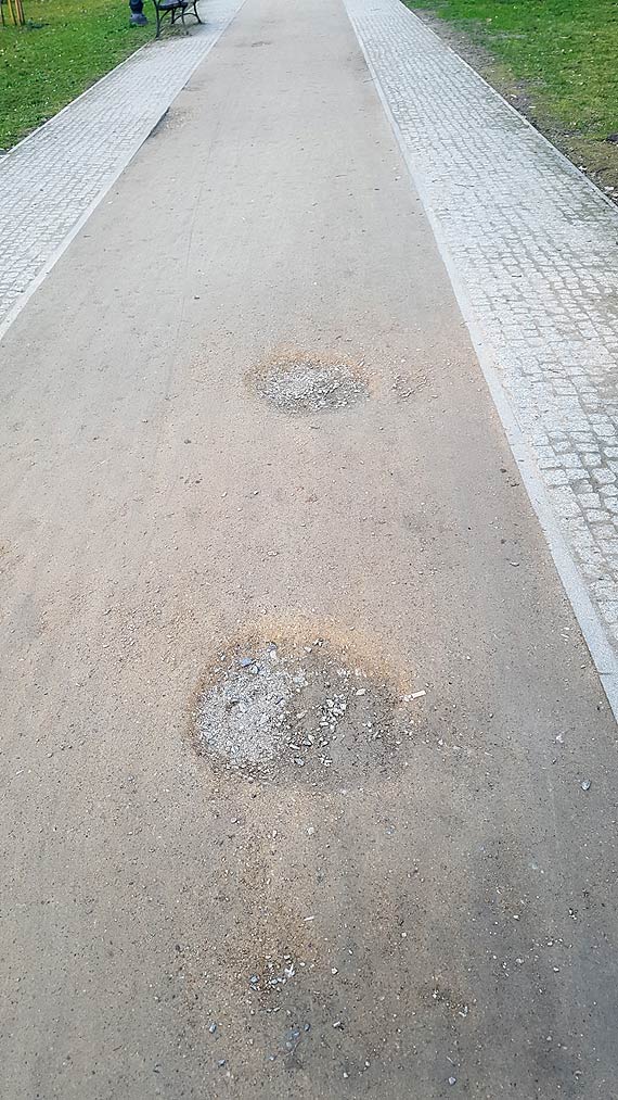Aleje w Parku Zdrojowym s pene dziur. Zdaniem Czytelnika, nie od wczoraj...