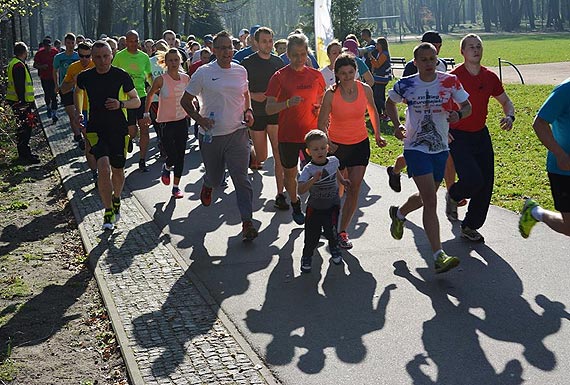 Na parkrunie, biegaj cae rodziny