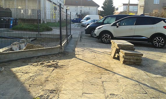 Czytelnik: Remontowali dom, zabrali chodnik. O co tu chodzi?