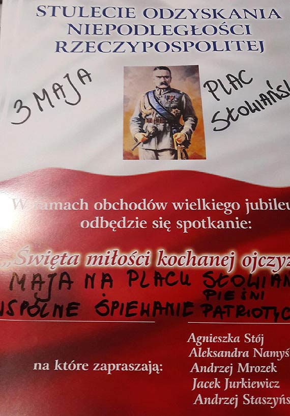 Pierwsze wsplne, miejskie piewanie pieni patriotycznych
