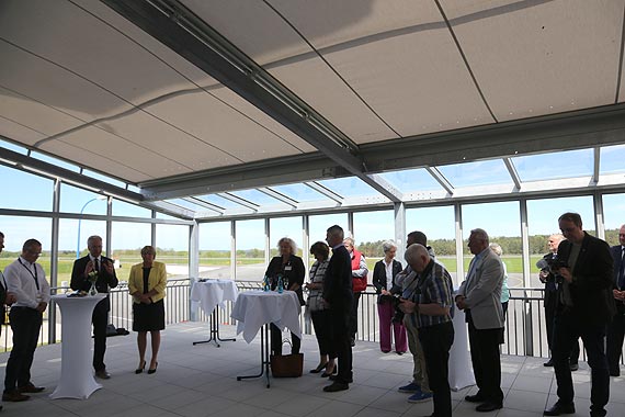 Kursowy Bombardier linii Eurowings ze Stuttgartu oficjalnie zainaugurowa sezon na lotnisku w Heringsdorf