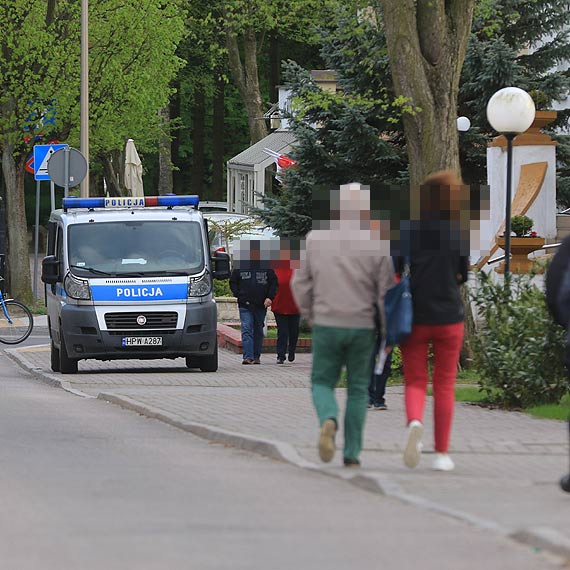 Zodziej niemal w samo poudnie skrad dwa rowery